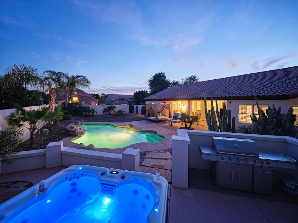 Arabian Nights - Private Pool - Hot Tub - Games!