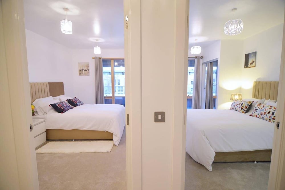 Near Excel - Wifi - Parking - Pets - Sleeps 5