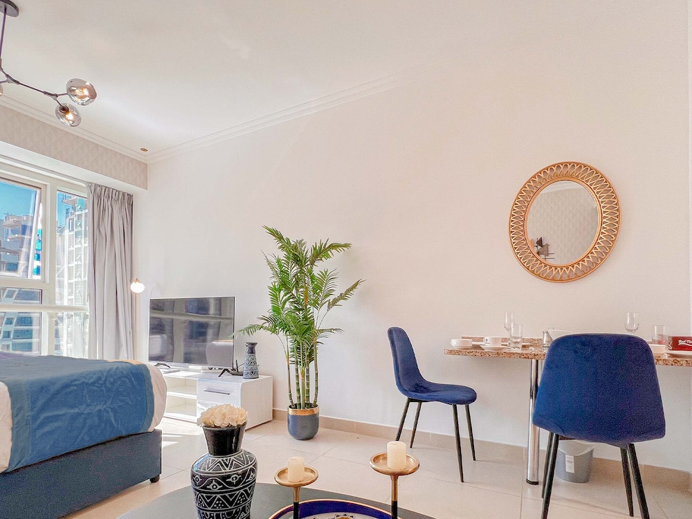Cosmos Living Elegant Studio Near Marina