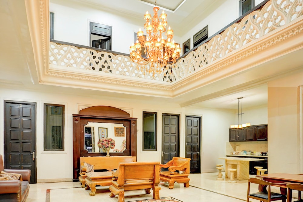 Hotel O Stasiun Cirebon Kejaksan Near Alun Alun Cirebon Formerly Family Homestay