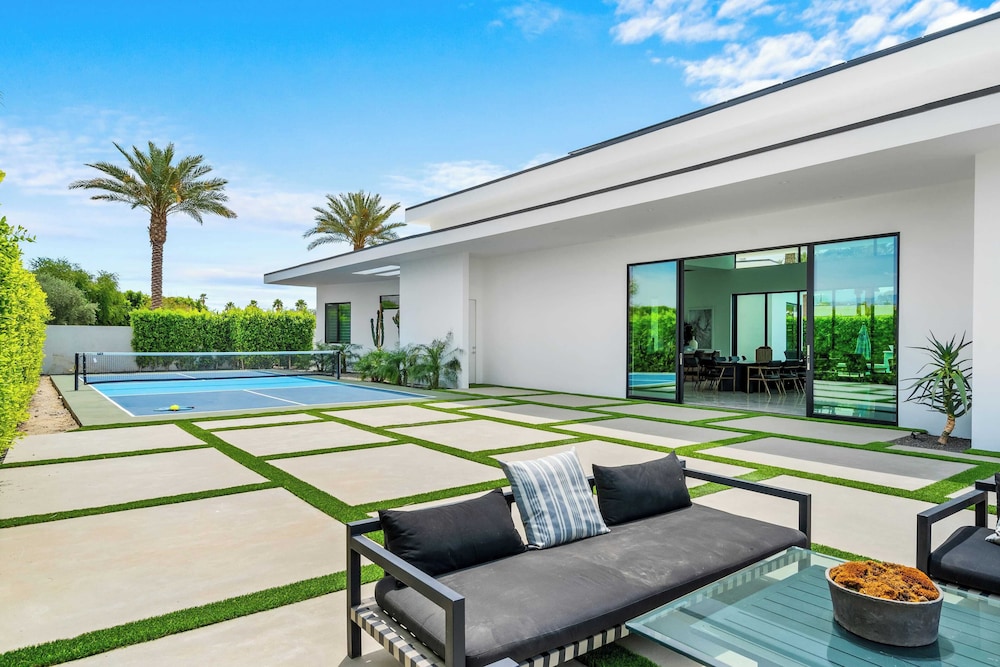 Sleeps 54 3 Luxury Villas w/ Pool + Spa, Pickleball Bravo by Avantstay