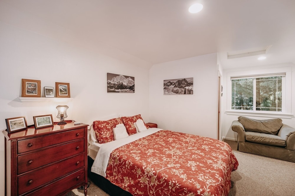01sl - Hot Tub - Pet Friendly - Bbq - Sleeps 8 3 Bedroom Home by RedAwning