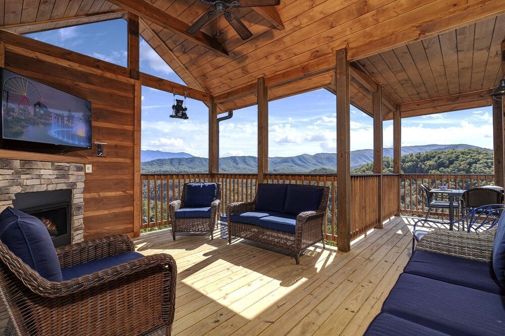 A Bear-riffic View - 4 Bedrooms, 4.5 Baths, Sleeps 14 4 Cabin by RedAwning view 2