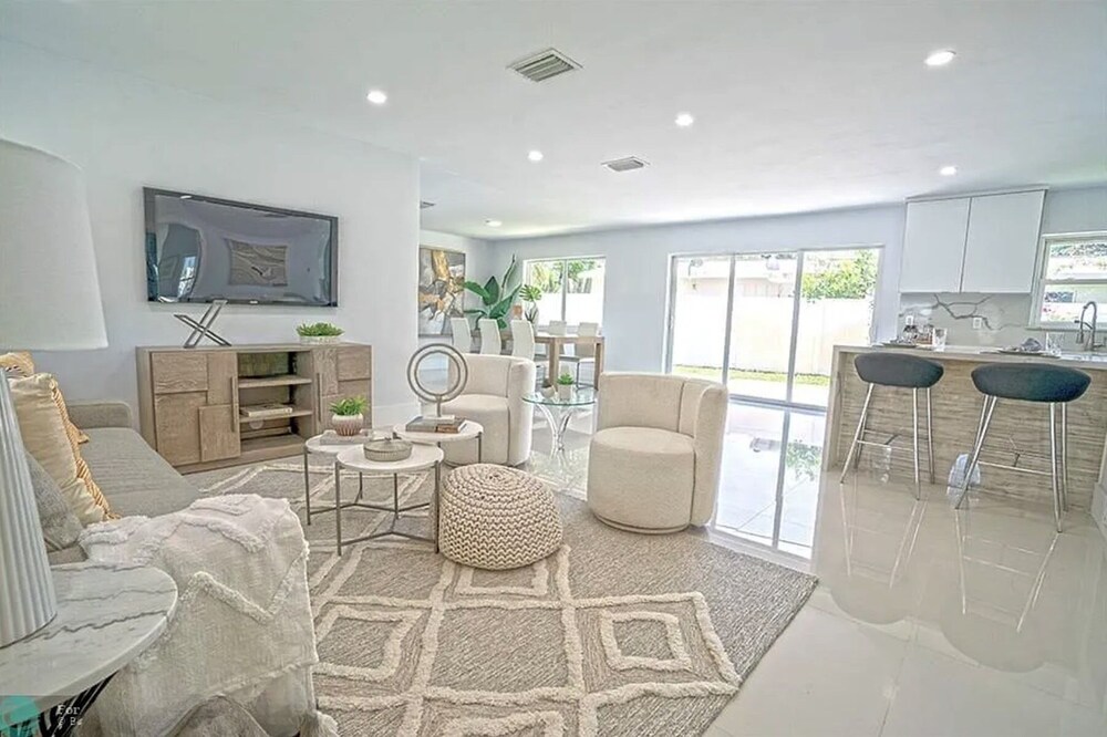 Chic 3BR 2BA Getaway With Private Pool Oasis