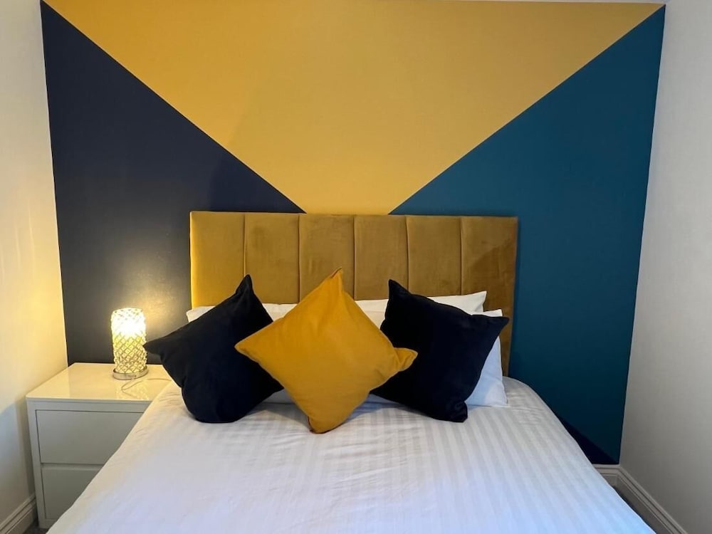 Lovely 2 Bedroom Apartment, 2 Bathrooms Parking view 4