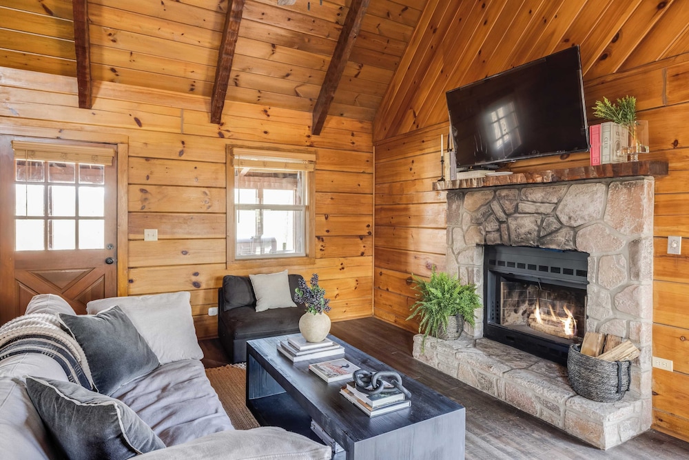Sleeps 20 3 Cabins w/ Hot Tubs, Game Room, Fire Pit Dudley Trio by Avantstay