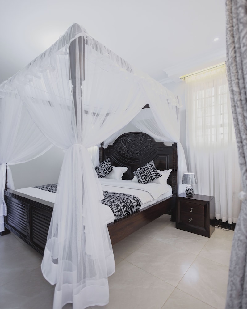 Skyhut Boutique House