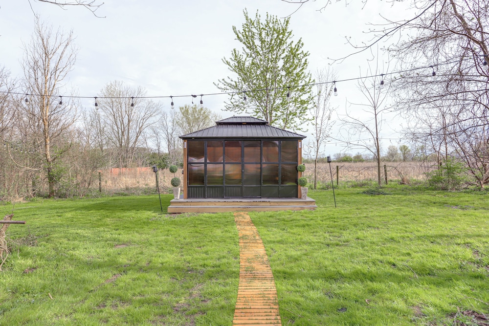 7 Mi to Cedar Point: Retreat w/ Hot Tub & Gazebo