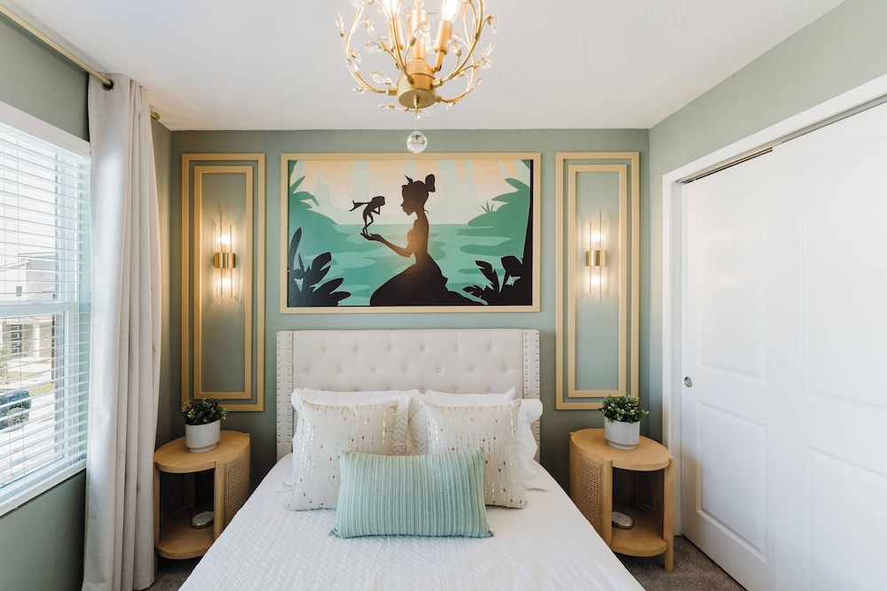 Themed 6BR Solara Near Disney Pool Summerkitchen