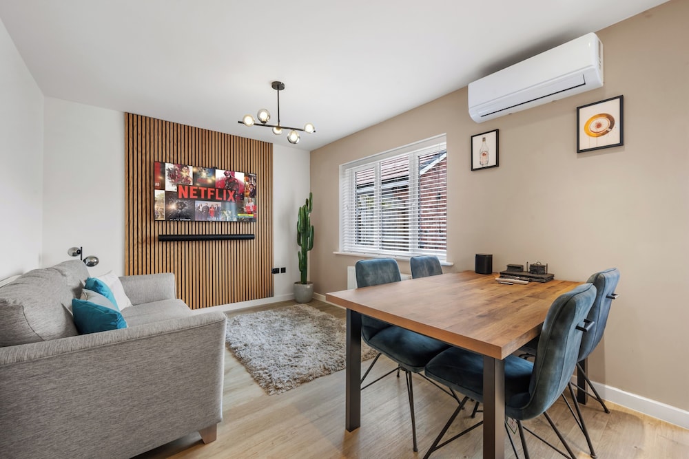 3 Bed Detached House - Sky Tv - Garden - Pets