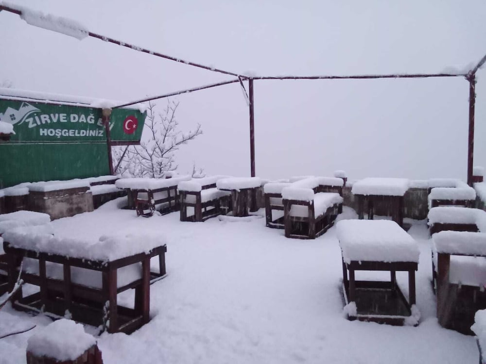 ZİRVE DAĞ EVİ