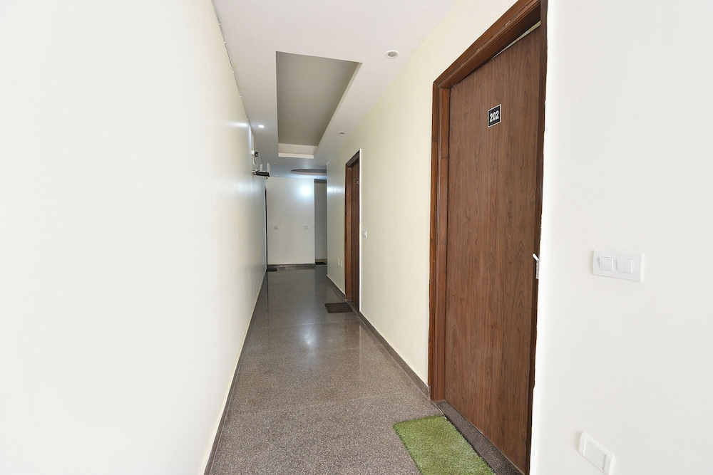 Fabhotel The Flora
