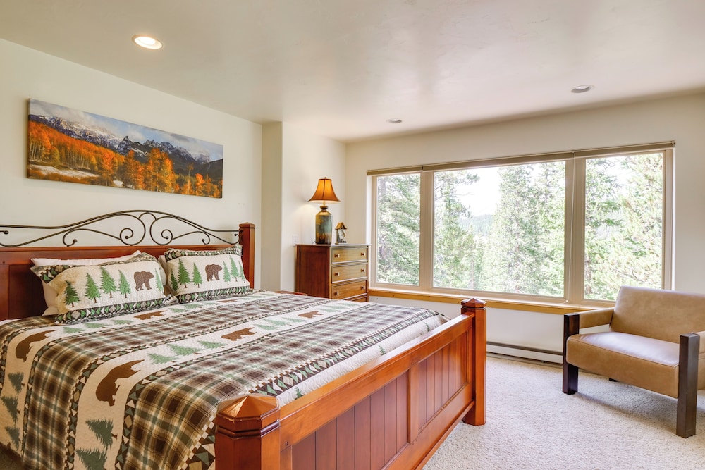 Hot Tub + Game Room: Fairplay Cabin Near Hiking