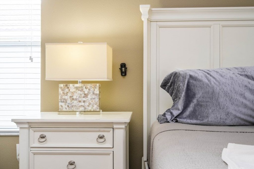 Family Pool Home Near Disney!! Modern Decor, Bbq ,resort W/ Tons Of Amenities! 6 Bedroom Home