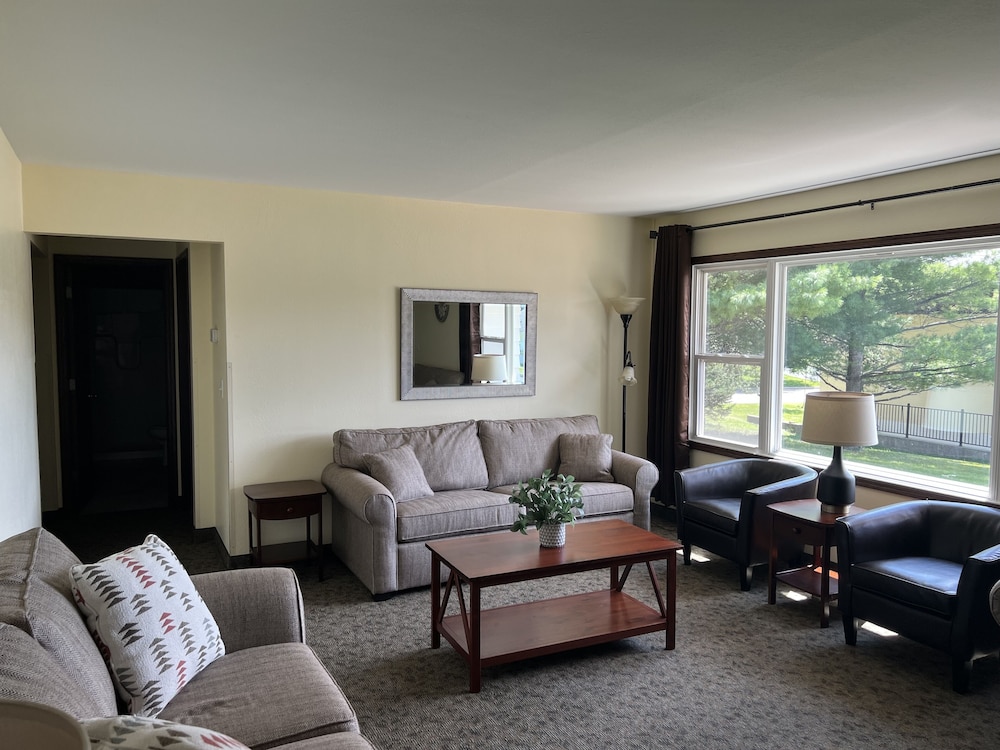 All Star Inn & Suites