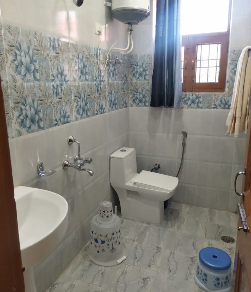 Hotel Anuj Regency