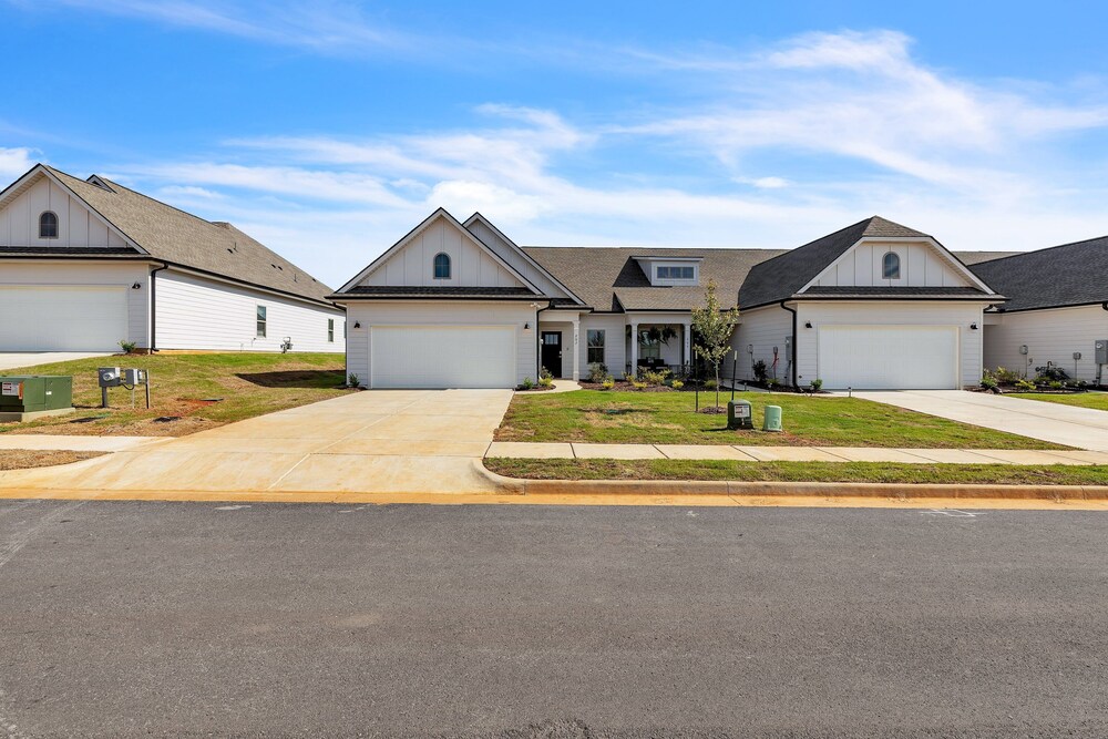 Modern Nest - Huntsville Hideaway 3 Bedroom Home