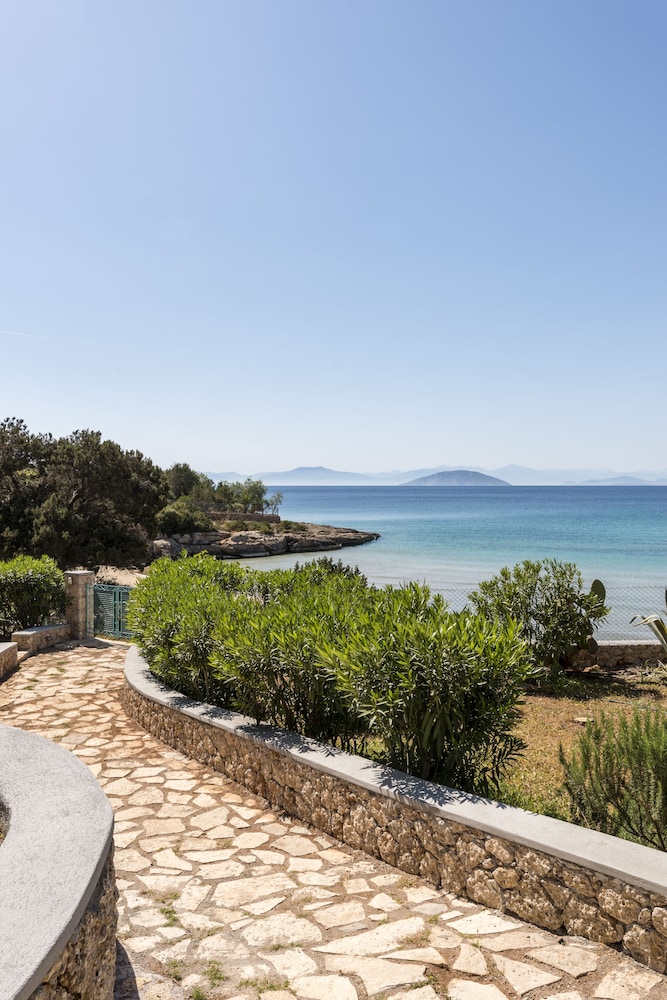 Electra Beachfront Villa