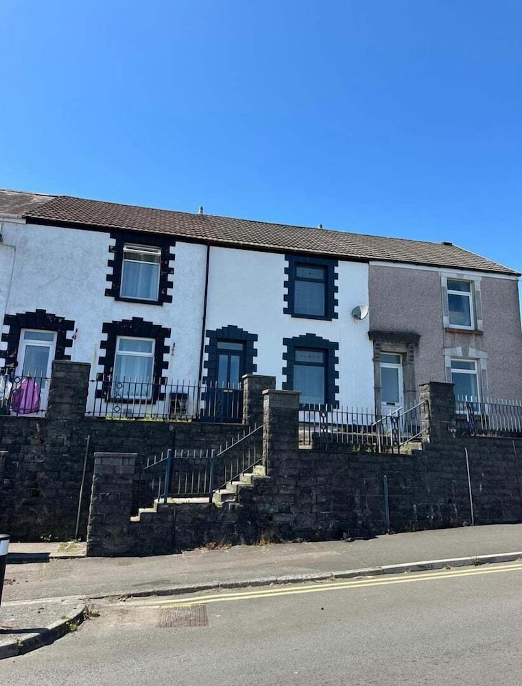 Spacious 3BR Swansea House Near City Centre