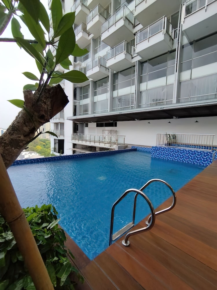 Springhill Royale Suites Sky Pool