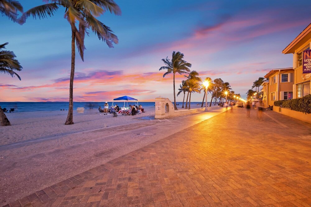 Amazing 1st Floor Apartment Just Steps to Beach