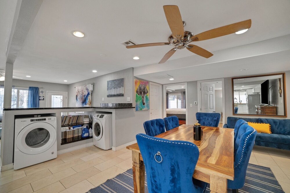 Vibrant In Vegas - 4 Bd With Shimmering Pool! 4 Bedroom Home by RedAwning - Image 2