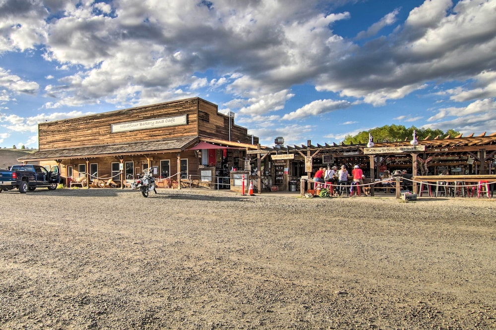 Montana's Emigrant Peaks Getaway: Apt w/ Mtn Views