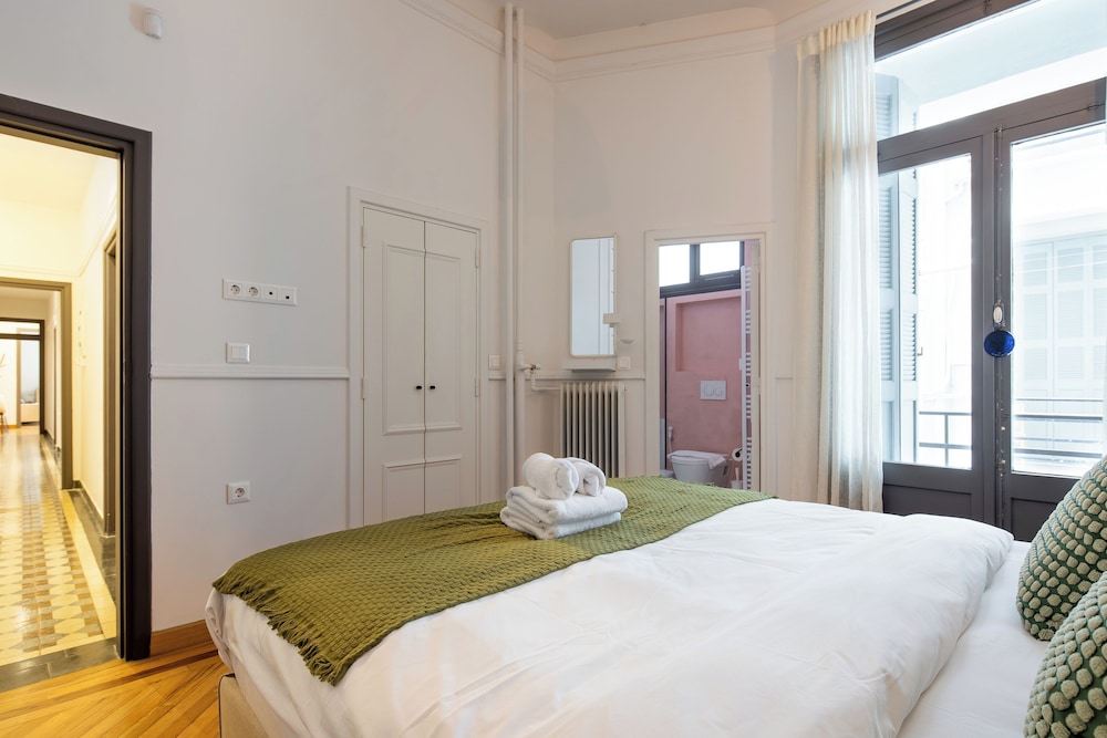 Meadows - Luxury 3-Bedroom Apt in Athens