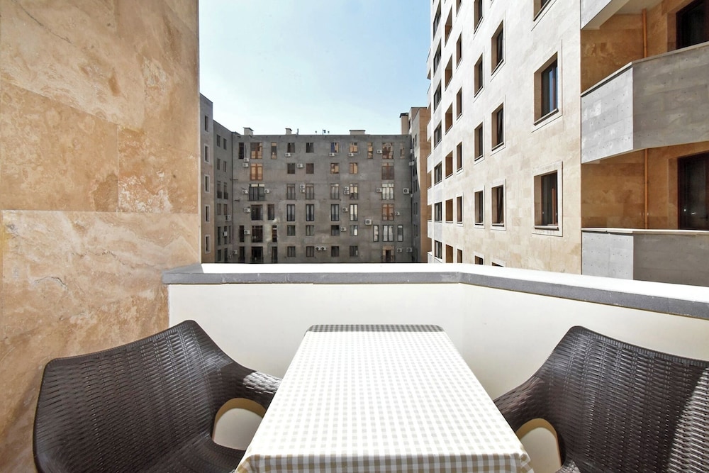 1bdr luxury apartment