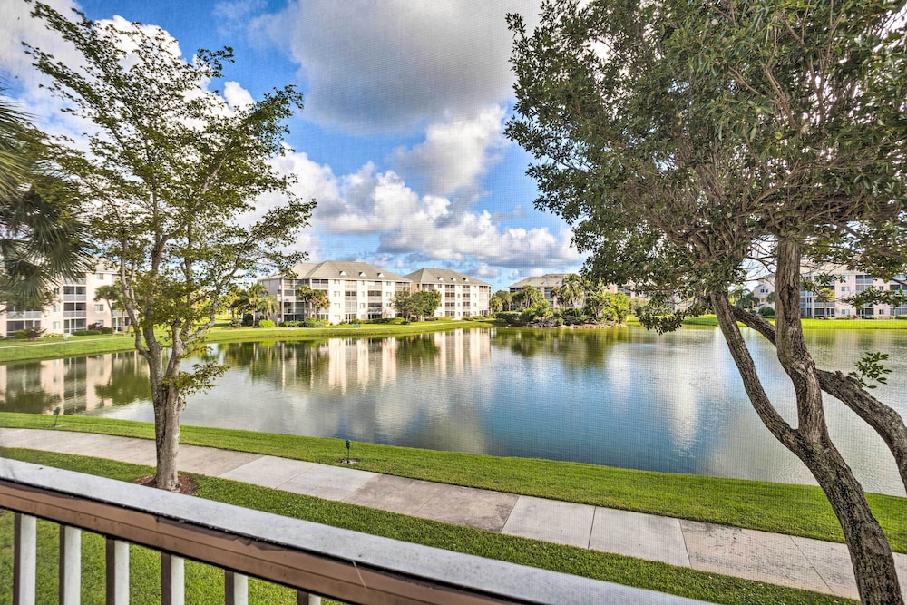 Jupiter Bay Condo w/ Pool < Half Mile to Beach! view 3