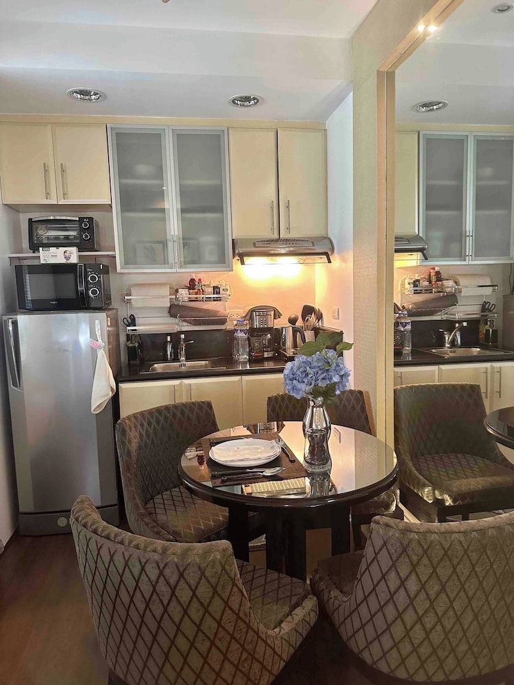 Luxurious Studio in Mckinley Hill With City View