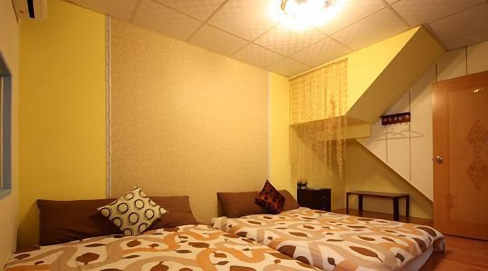 16 Alley Hostel
