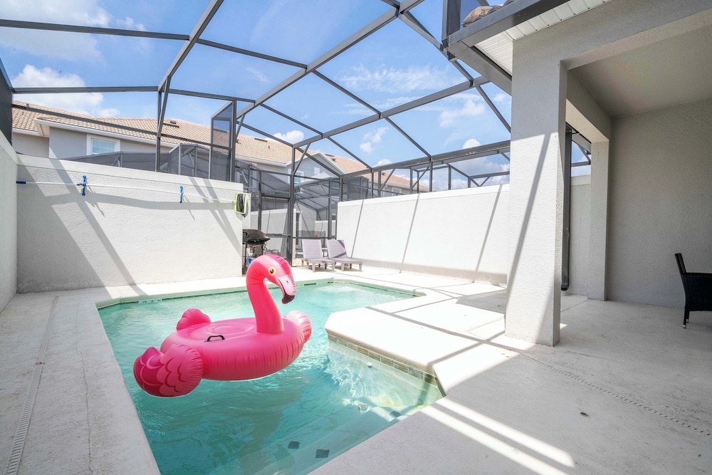 Stunning 4Bd With Pool At Storey Lake Resort 4821