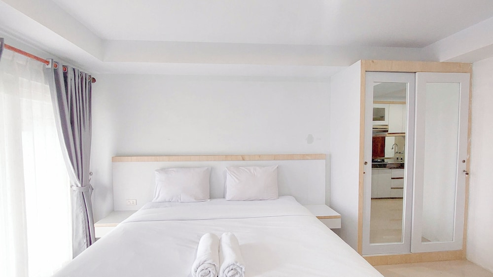 Relaxing Studio Apartment at Mansyur Residence