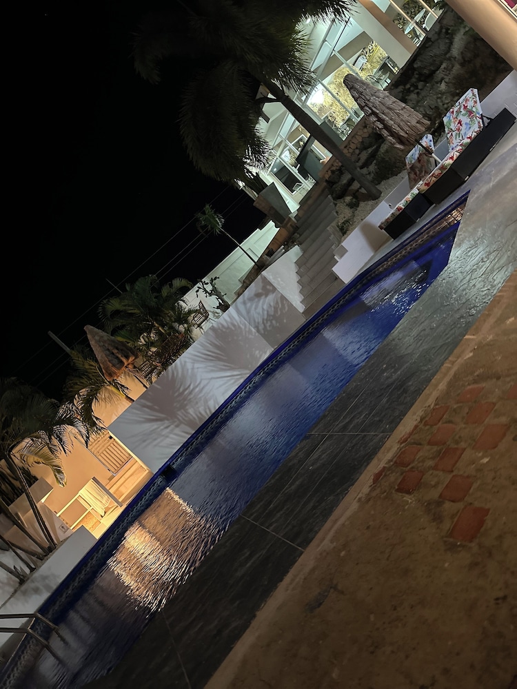 Onyx luxury rd