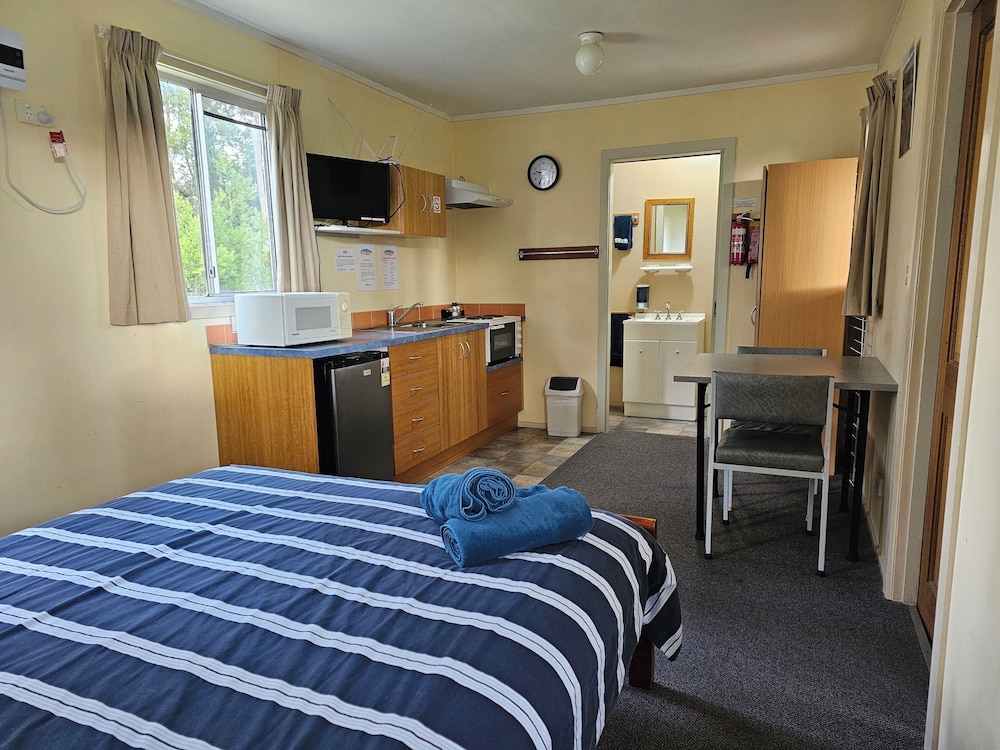 Snug Beach Cabin And Caravan Park