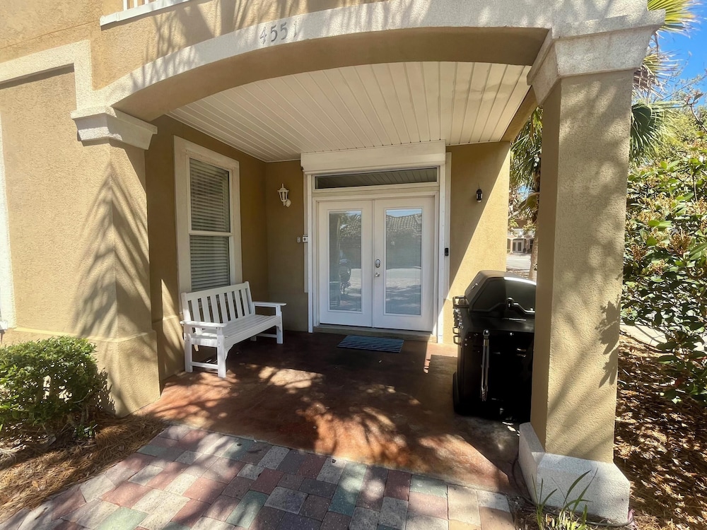 Sunny Beach by Southern Vacation Rentals