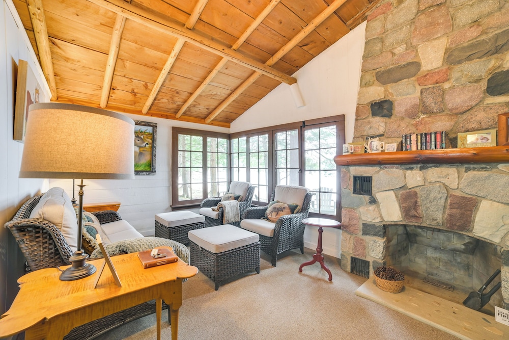 Steps to Beach: Lake Cabin Retreat in Levering!
