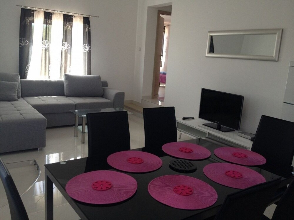 Franco - Secluded Paradise - A3 Franceska