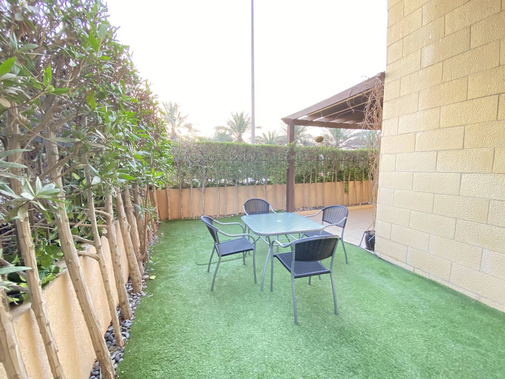 Lux BnB 2BDR Private Garden