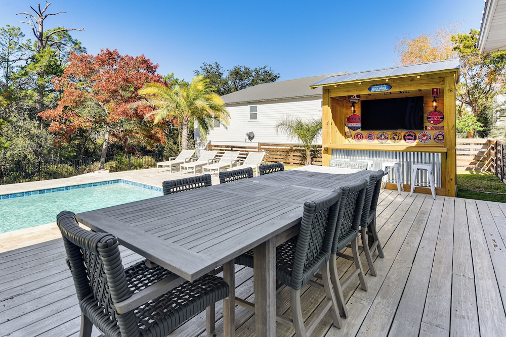 Tranquility & Nearby Beach Access: Private Oasis