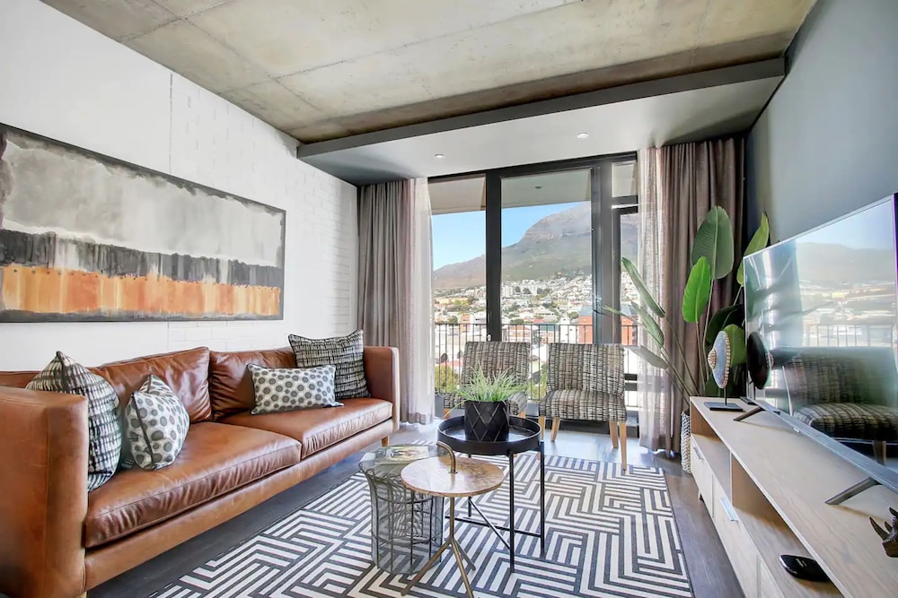 Modern Top Floor Apartment Mountain Views view 5