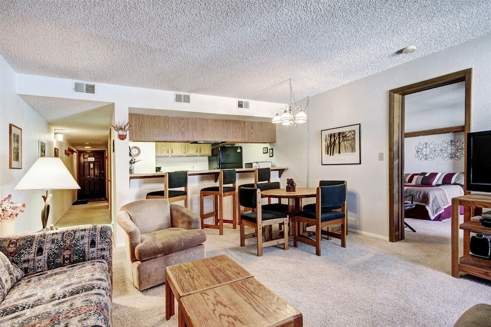 Mountainside  162h 2 Bedroom Condo by RedAwning