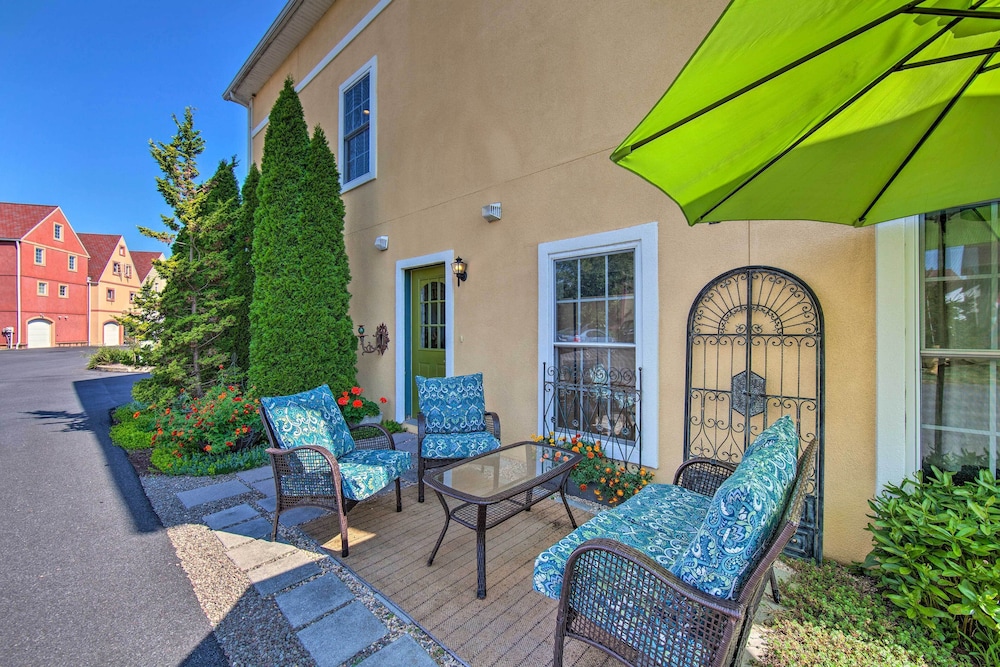 Unique Townhouse in Bavarian-style Neighborhood! - Property Image 6