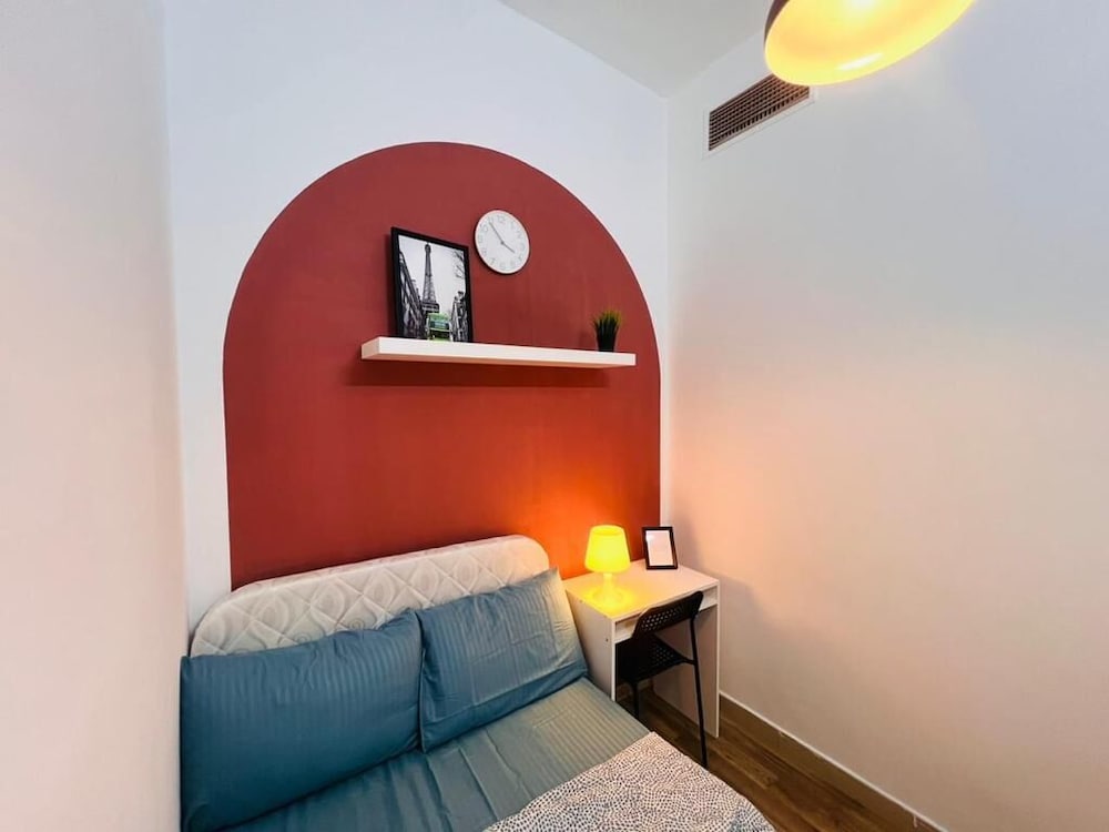 Niche Partition Room in Tecom Near Metro