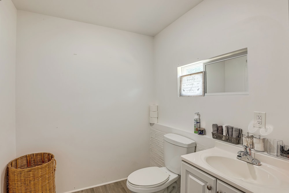 Pet-friendly Retreat: Over 3 Acres in Baldwin!