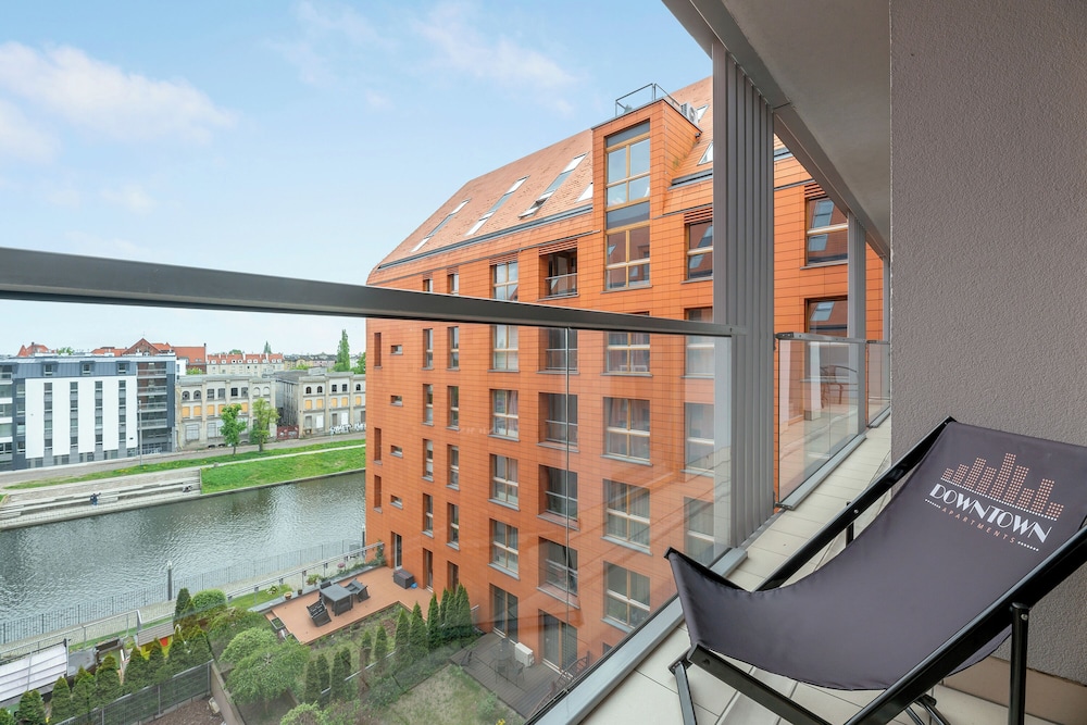Aura - Riverside & Parking by Downtown Apartments