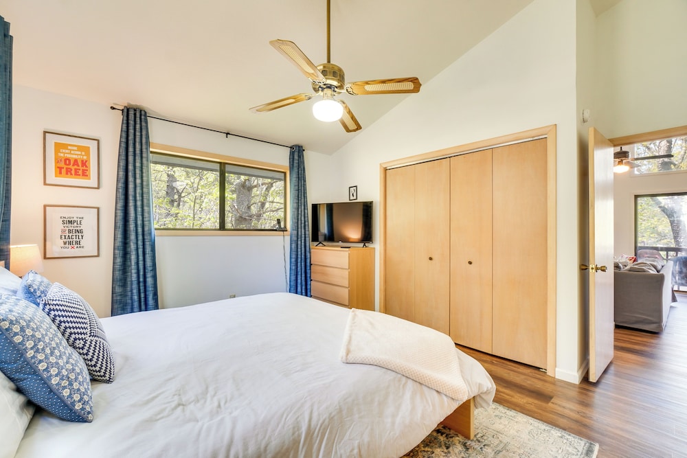 Hiwassee Lake Access: Pet-friendly Cabin w/ Views!