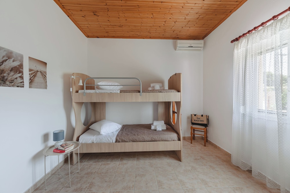 To Pournari Beachside Garden House