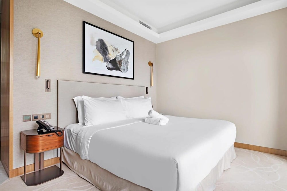 Luxurious 3-bedroom Apartment Facing Burj Khalifa in The Address Dubai Opera